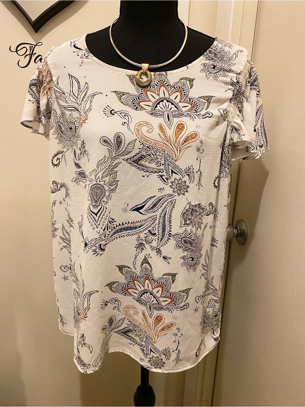 D) Peace & Pearls Women’s White Paisley Short Sleeve Top PTP21 Length 26